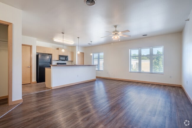 Studio, 1BA - 658SF - Living Room - Cannery Square Apartments