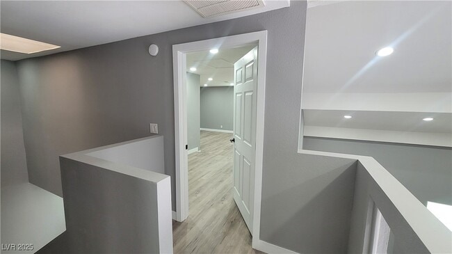 Building Photo - 2600 Sidonia Ave