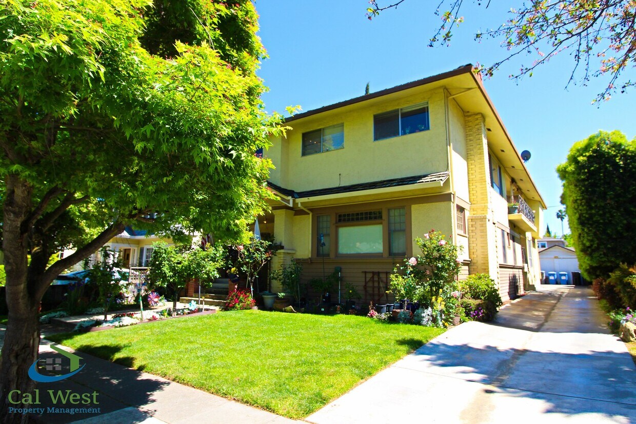 Foto principal - $2,095 - One Bedroom One Bath Apartment - ...