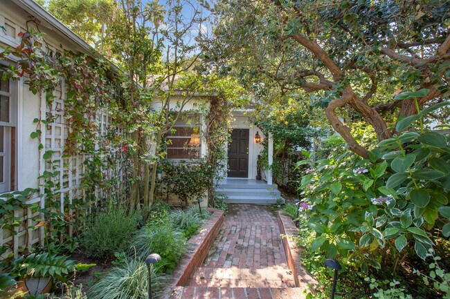 Building Photo - 2217 Beverly Glen Pl