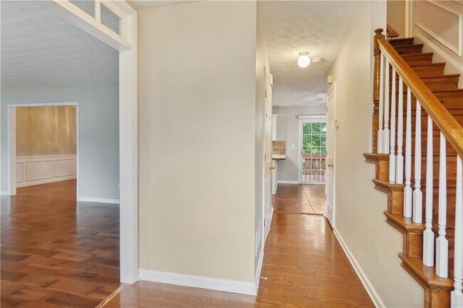 Building Photo - 655 Madison Chase Dr