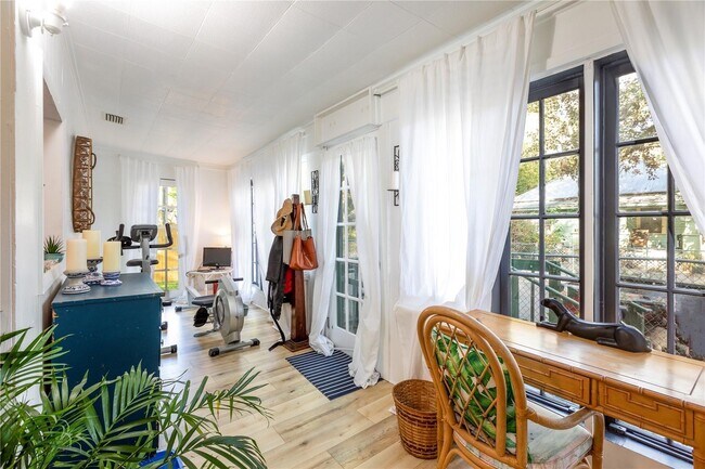 Foto del edificio - 310 NW 8th St