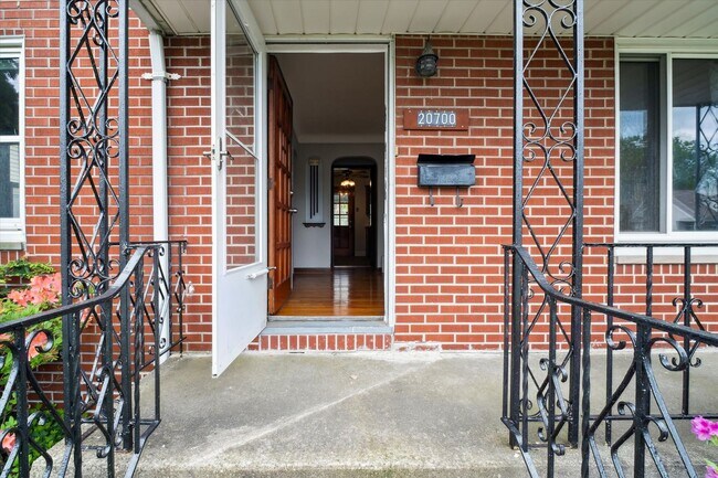 Building Photo - 20700 Goller Ave