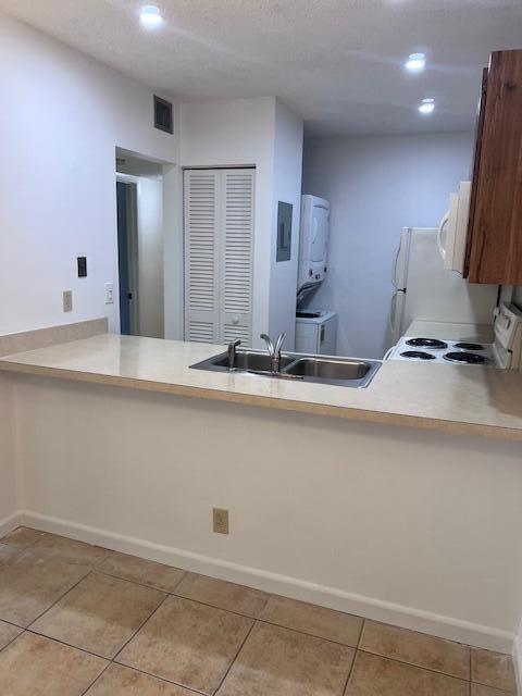 Foto del edificio - 3400 Gardens E Dr