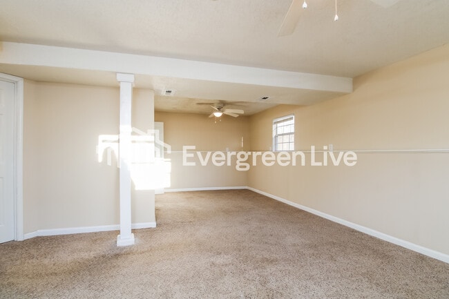 Foto del edificio - 425 Forest Grove Cir