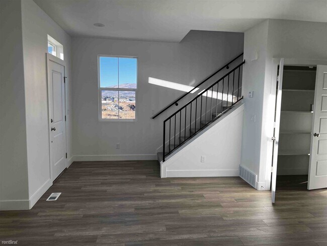 Foto del edificio - 4 br, 3.5 bath Townhome - 2021 South Sawmi...