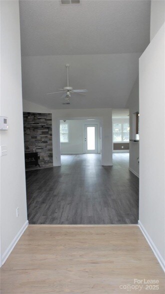 Foto del edificio - 2309 Ivy Run Dr