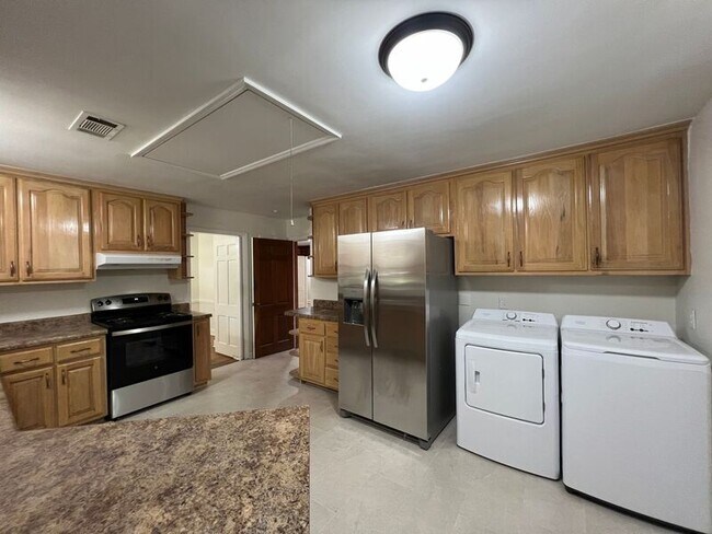 Building Photo - 551 S Goodlett St