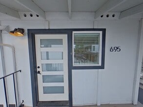 Building Photo - 685-695 E 16th Alley