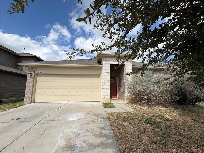 Foto del edificio - 6512 Loretta White Ln