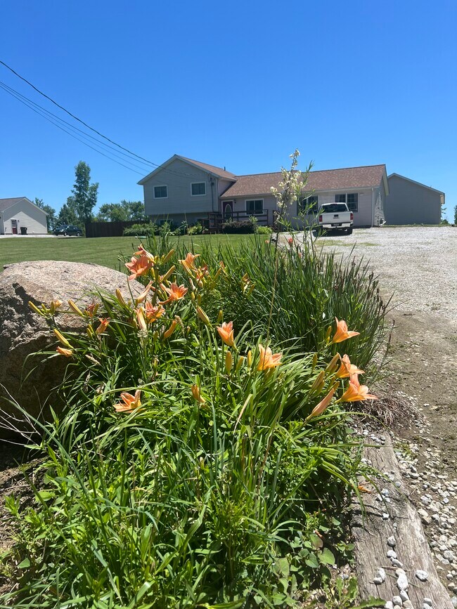 Foto del edificio - 7650 Warner Rd