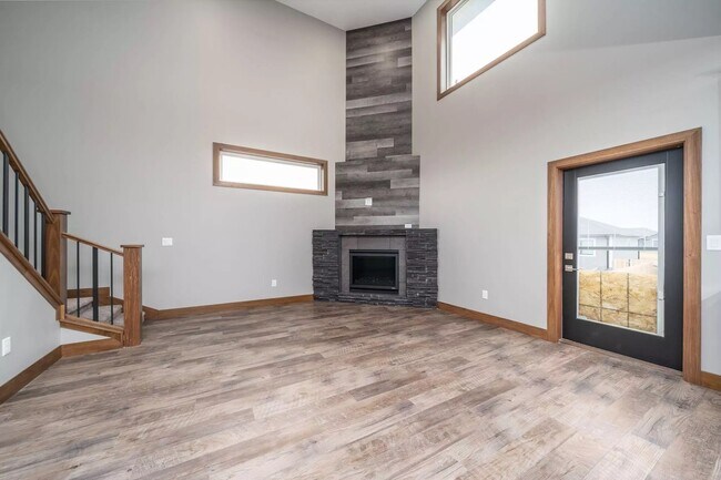Building Photo - 2721 W Oak Hill Dr