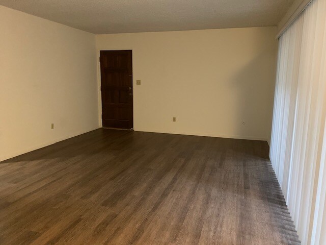 Foto del edificio - 115 E Live Oak St