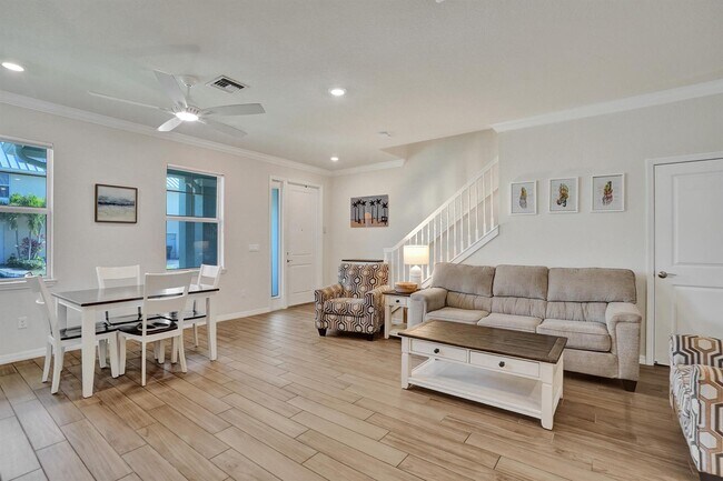 Foto del edificio - 1300 Eucalyptus Dr