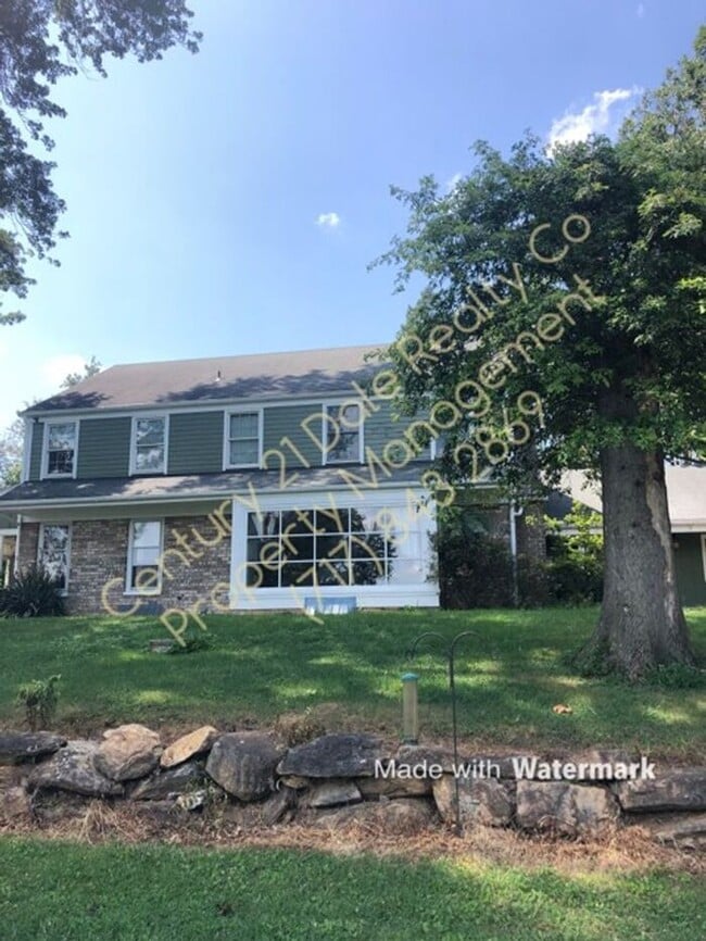 Building Photo - 4570 E Prospect Rd