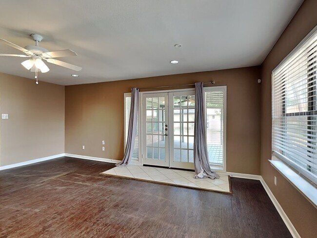 Foto del edificio - 107 Laurel St