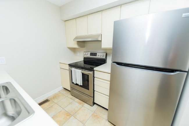 Foto del edificio - 1346 S College Mall Rd