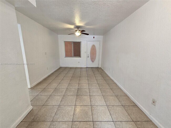 Foto del edificio - 2330 NW 11th St
