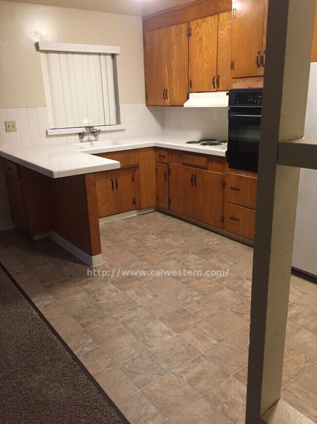 Building Photo - Updated 1 bed 1 bath apt on 1st floor