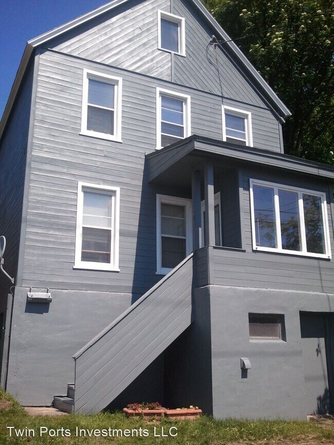 Building Photo - 2 br, 1 bath House - 120 East 8th St.