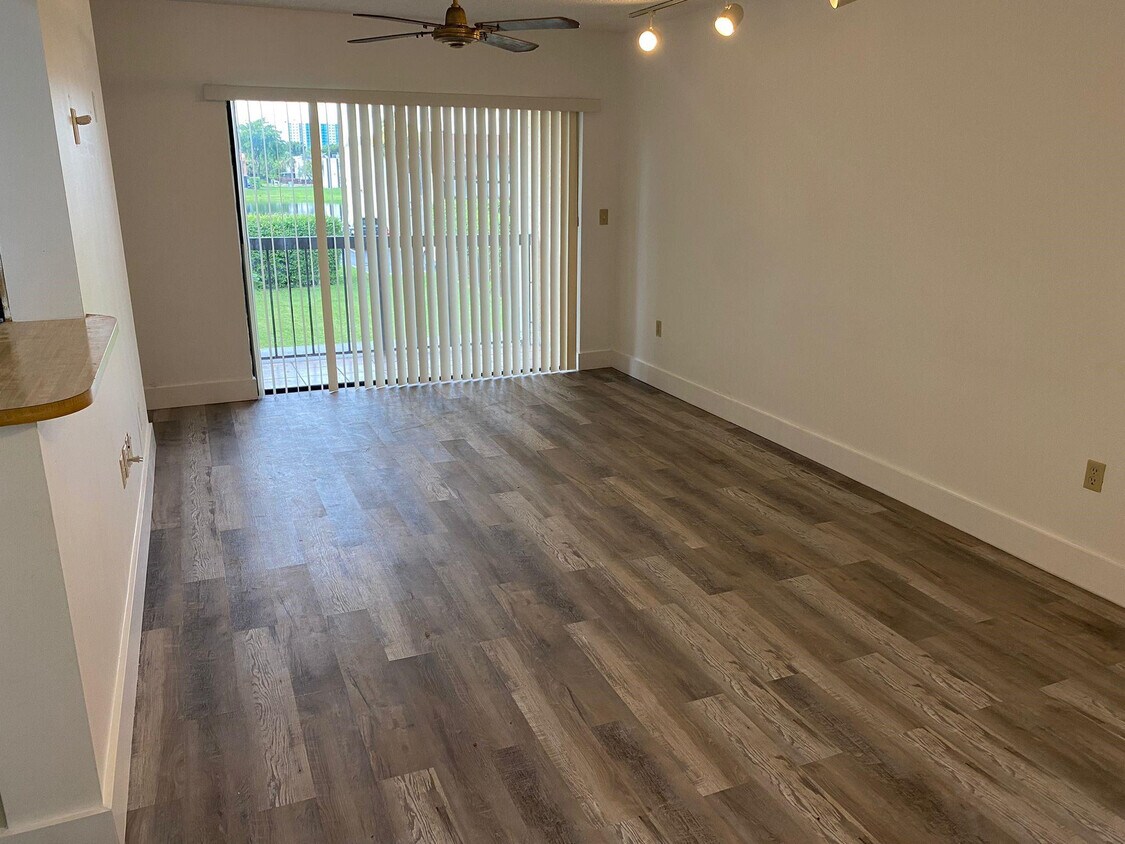 Primary Photo - 660 W Park Dr