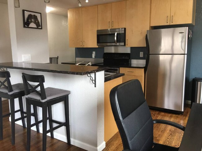 Foto del edificio - 1336 Logan St