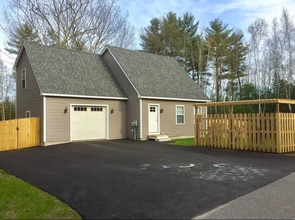 Building Photo - 18 Lilac Ln