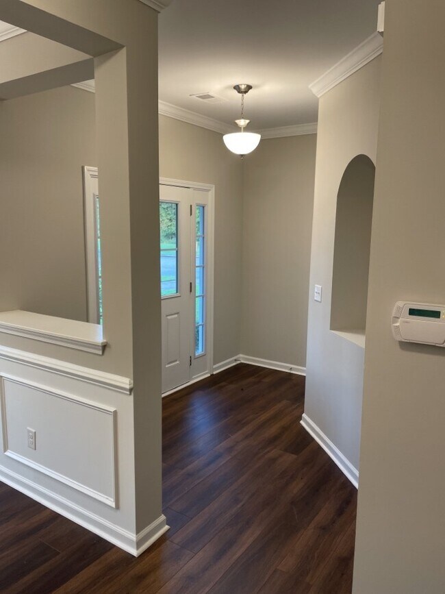 Foto del edificio - 430 Forsythia Ave