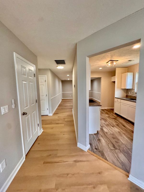 Building Photo - 10896 Big Sky Dr