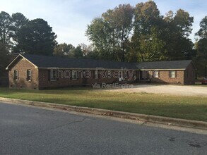 Building Photo - 1420 Barnes St
