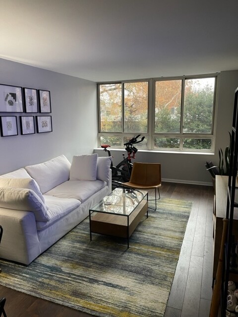 Foto del edificio - 355 I St SW