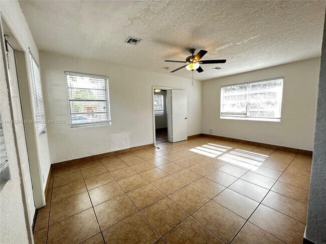 Building Photo - 2527 N 23rd Ave