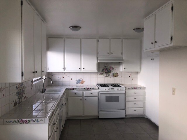 Foto del edificio - 10030 Owensmouth Ave