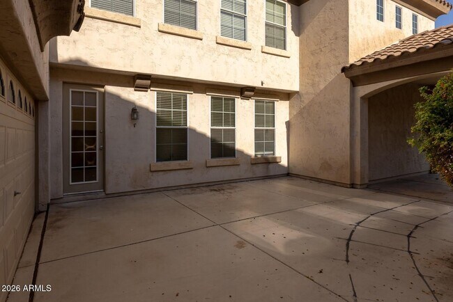 Building Photo - 2051 E Carla Vista Dr