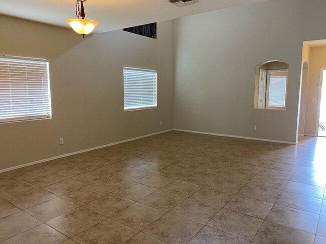 Building Photo - 4 bedroom 3 full bath home in Riata West i...
