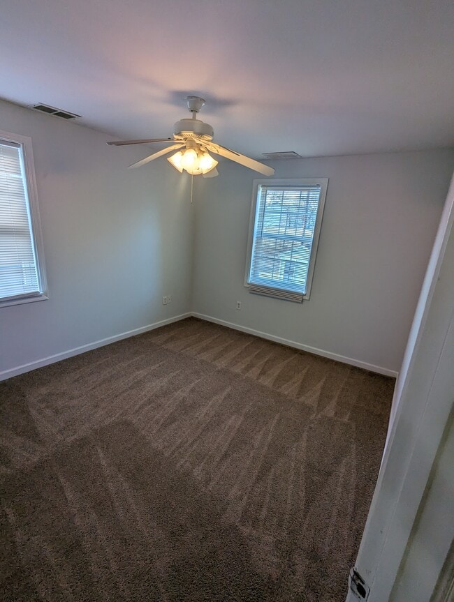 Room 2 - 4646 Minnesota Ave NE