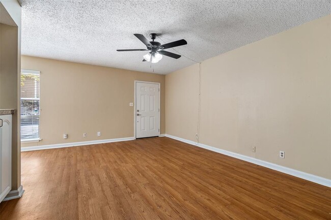 Building Photo - 500 E Riverside Dr