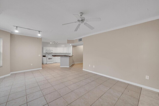 Foto del edificio - 498 SE McDonald Ln