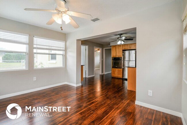 Building Photo - 610 Charlotte Ave