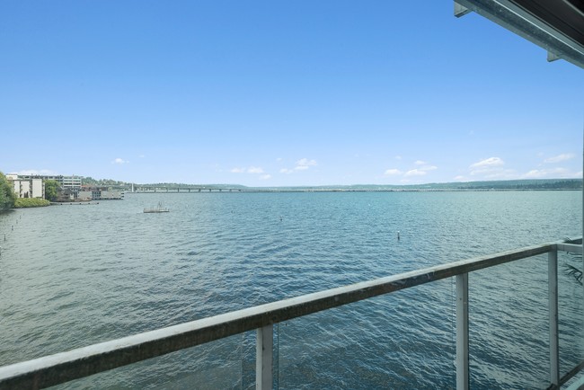 Foto del edificio - Waterfront Condo In Madison Park - Studio