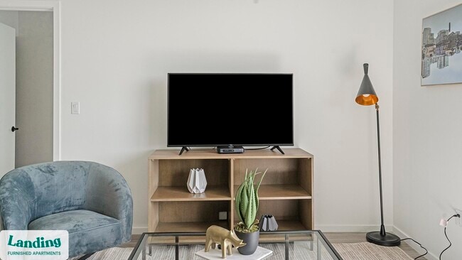 Building Photo - 301 SW 1st Ave