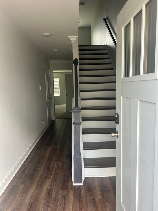 Foto del edificio - 1247 Tice Ln