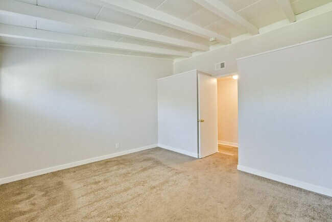 Building Photo - Updated Sunnyvale Home!
