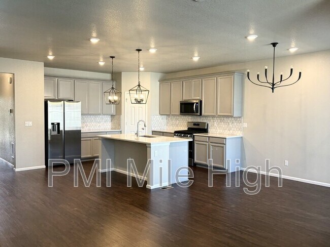 Building Photo - 857 Alpine Aven