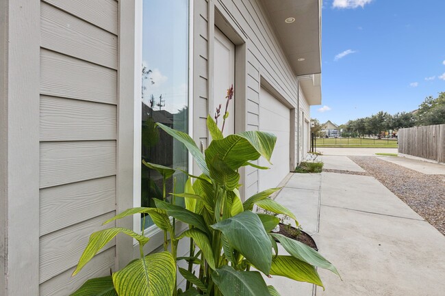 Foto del edificio - 843 W 23rd St