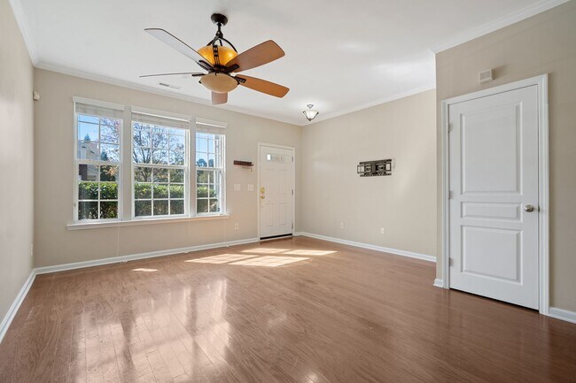 Foto del edificio - Spacious 3-Level Townhome in Prime Durham Location