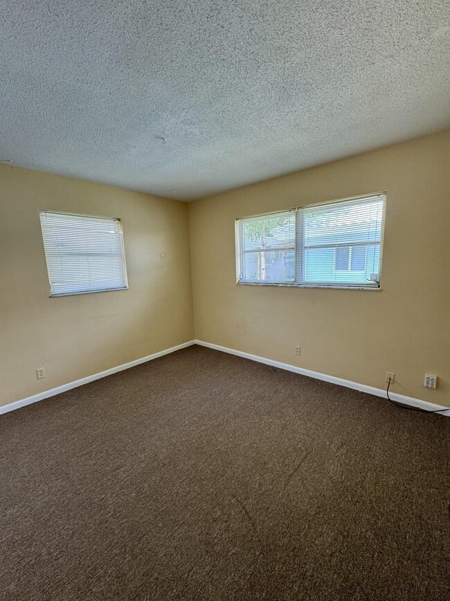 Foto del edificio - 1901 NE 29th St