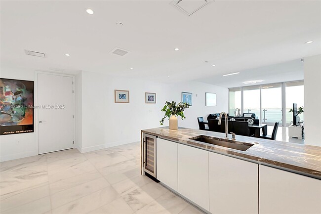 Foto del edificio - 700 NE 26th Terrace