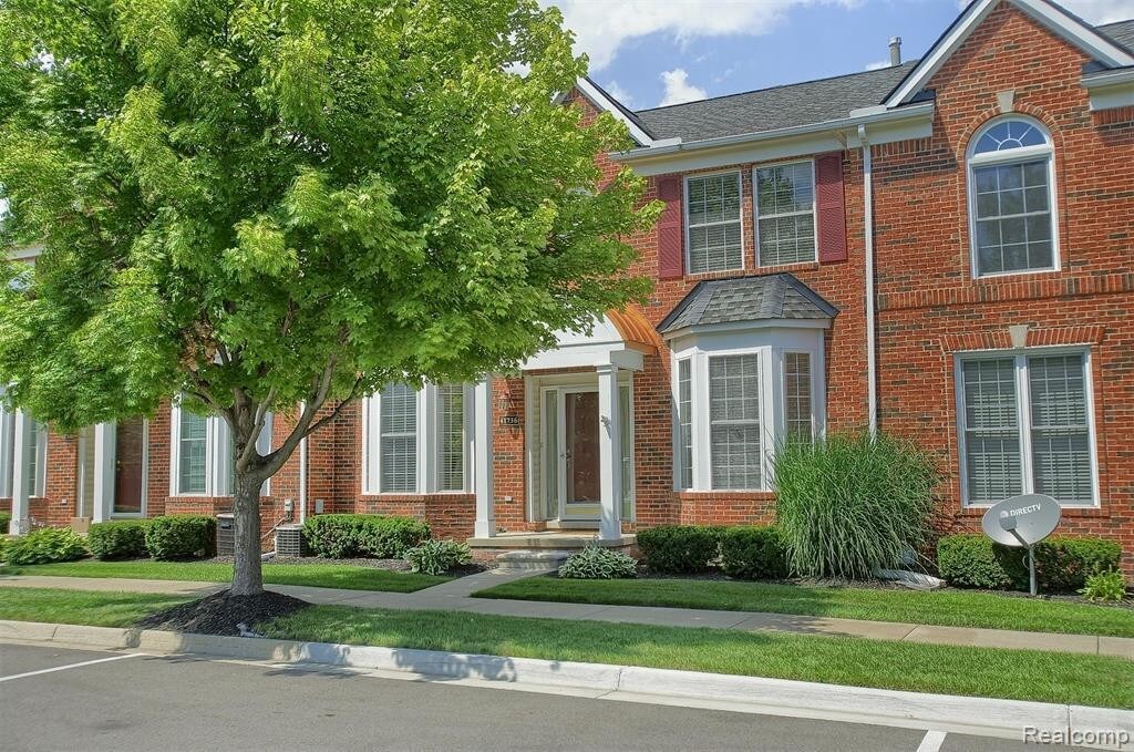 Primary Photo - 41736 Brownstone Dr