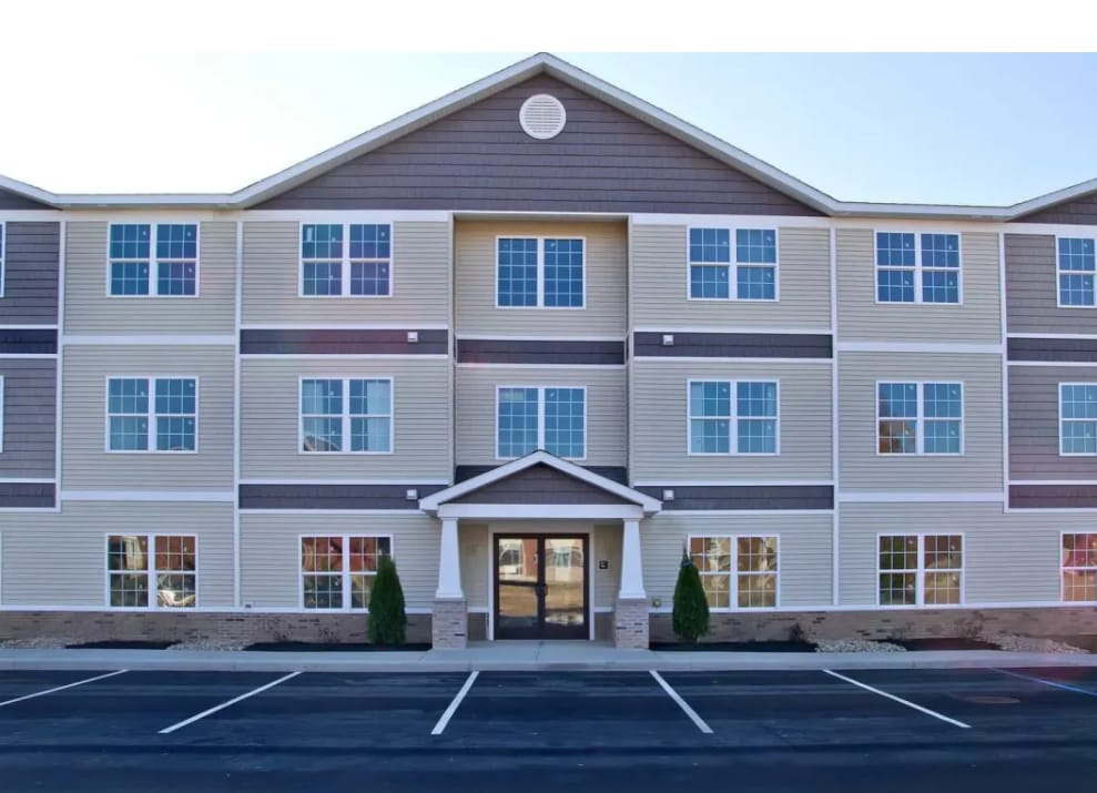 Primary Photo - Iron Point Apartments